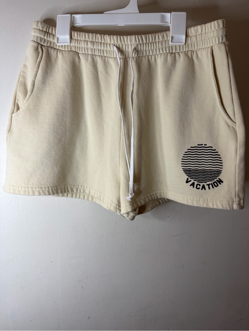 Spirit Vacation Graphic Lounge Sweat Shorts Cream Size Medium